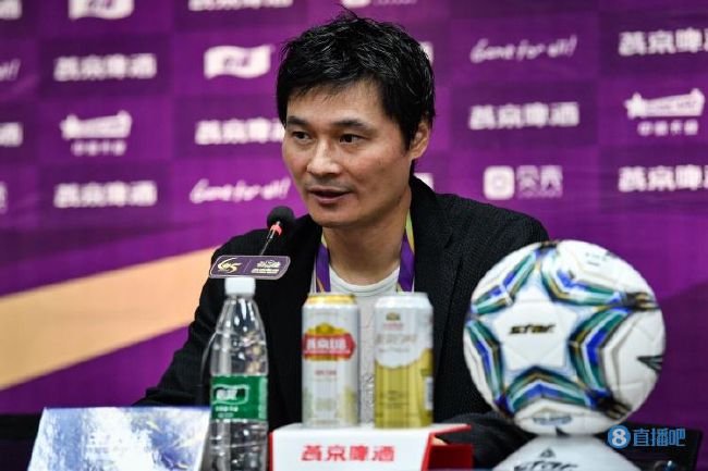 点了满满当当一桌子的酒菜。